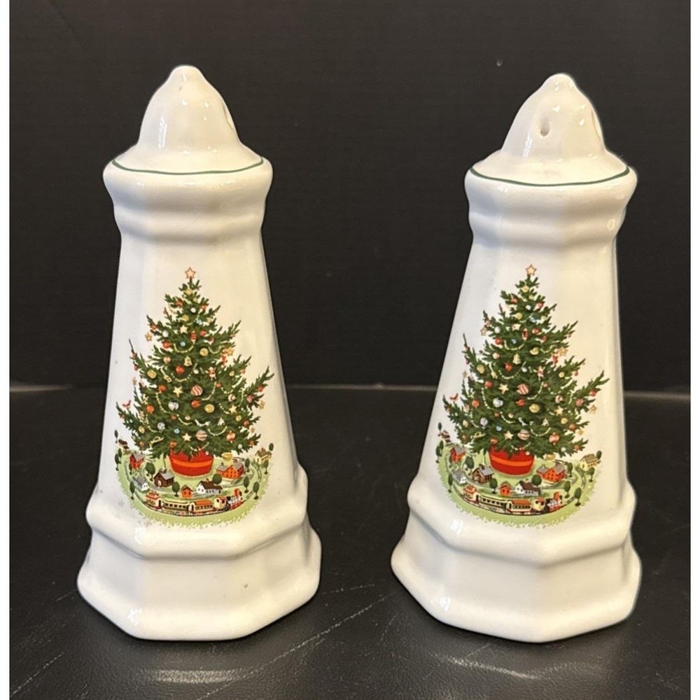 Pfaltzgraff Holiday Tall Salt Pepper Shakers Christmas Heritage Tree Vintage